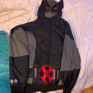 Marvel mad engine wolverine zip up hoodie. Size Large.